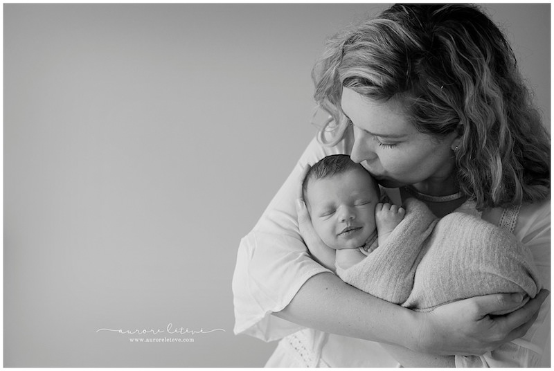 photographie de nouveau-né par photographe bébé en région de Lyon