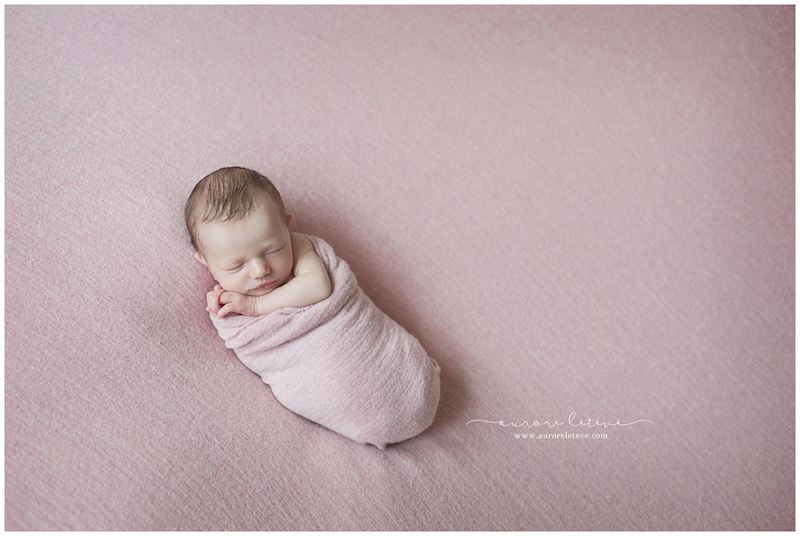 Portrait artistique de bébé par photographe Lyon