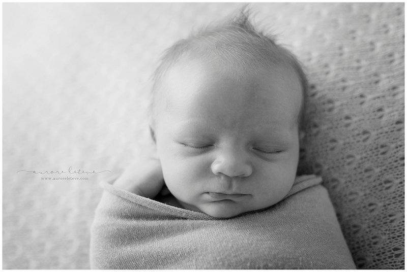 photo d'un shooting photo bébé endormi par photographe bébé