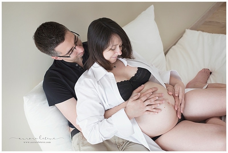 photo de couple attendant un bébé par photographe Lyon