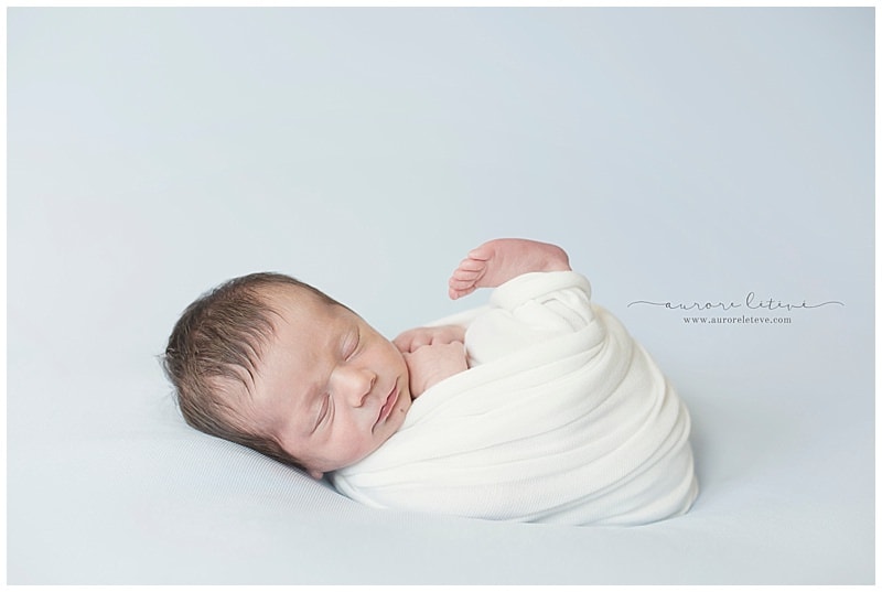 portrait de bébé en lumière naturelle par photographe bébé - Photographier les nouveau-nés en lumière naturelle