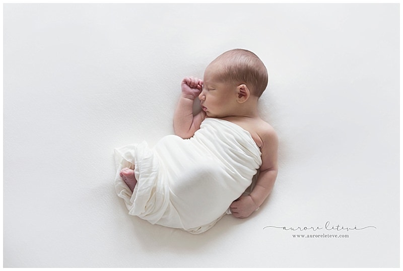 photographie naturelle d'un bébé par photographe bébé - Photos de bébé au naturel