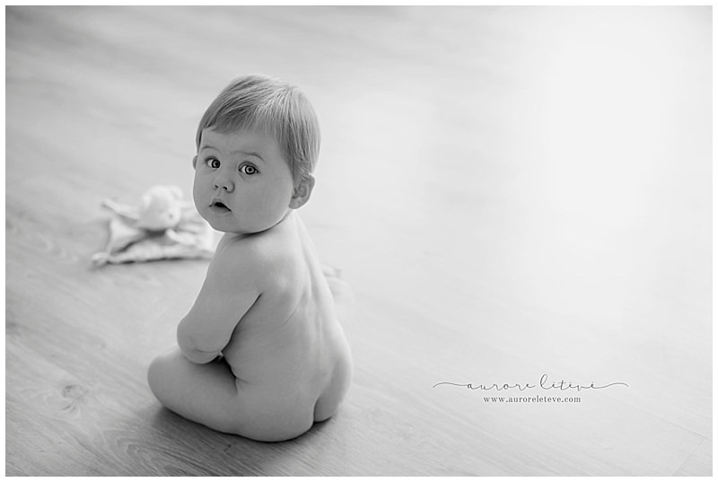Photos de bébé en studio à Lyon par photographe spécialiste des bébés