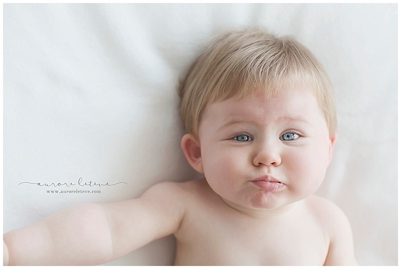 Photos de bébé en studio à Lyon par photographe spécialiste des enfants