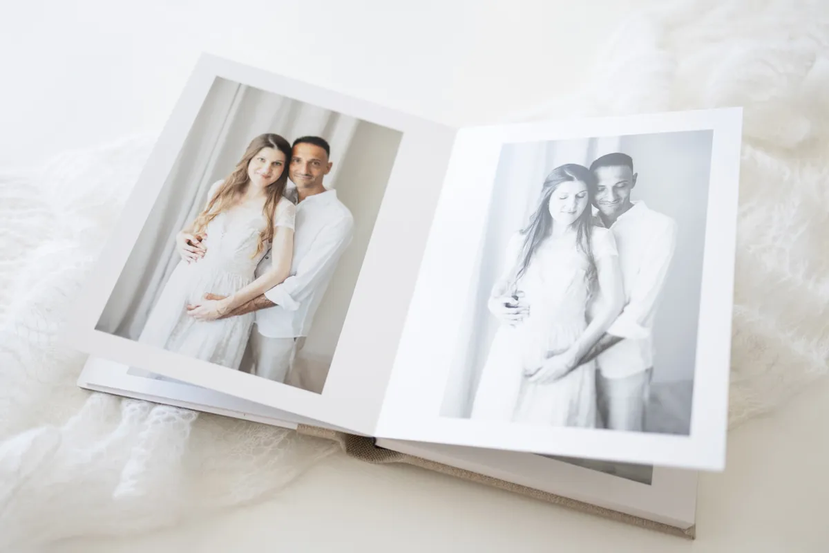 exemple d'un album photo de grossesse en acrylique au studio photo à lyon